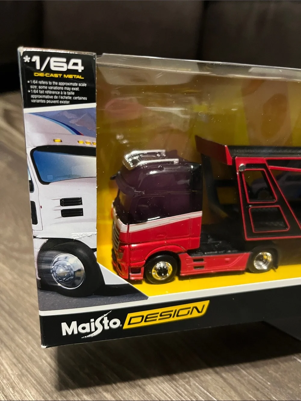 Maisto Design 1/64 Mercedez Benz Actros 1851-1990 Mercedez Benz 190E